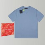 款号：F003码数Xs-S-M-L 新配色 六色可选 男女同款 1V 路易威登早秋 本款 T 恤取材柔软针织85%纯棉，以轻盈硅质塑造正面 Lv 标识压纹，与Z