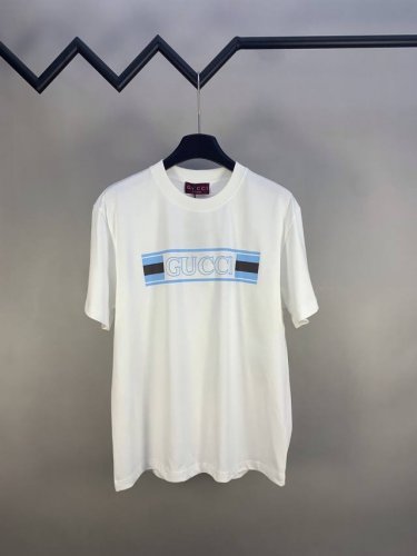 P140 Gucci 古家 2025Ss 新款旗帜印花 T 官售新款 新季针织单品，持续匠心演绎品牌元素， 这款常规版型 T 恤，采用针织棉匠心制成， 精心点缀