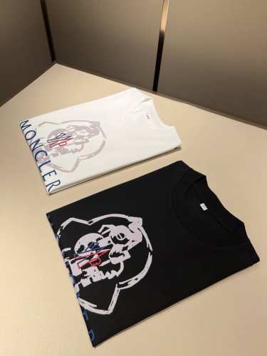 moncler蒙家 2025春夏男女同款情侣款最新的贸易订单短袖T恤，全品相！！网红款！采用Logo图案印花压胶设计！上身舒适透气，不僵硬，整体有着丰富的立体感