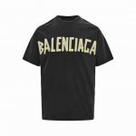 balenciaga 巴黎世家23Ss 美纹纸胶条印花短袖 采用32S 1*2精棉双纱平纹 230克 搭配32S + 70D拉架95 精棉*5%氨纶双纱罗纹 运