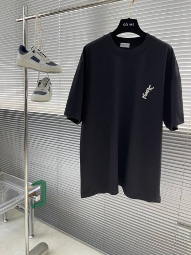 Slp 2610新款 圆领 短袖 T恤 高端版本！专柜定制面料 透气舒适度高，细节无可挑剔，品牌元素设计理念，体现高品质。手感细腻柔软！呈现休闲裁剪，上身版型超