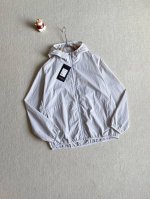 报单款号05031。 Lululemon最新款Upf2600抗Uv超防晒全身激光打孔10000+连帽防晒衣 线上1000+ 采用超轻量化面料，薄如蝉翼！！轻便舒