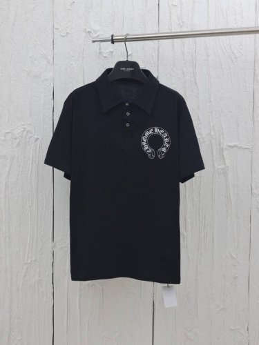 Come Hearts* 克罗心 25Ss梵文印花polo衫 面料采用定织定染220克纯棉布 软糯手感 上身非常亲肤 百搭简约 领口以及胸口印花采用进口油墨立体
