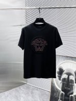 范思哲 Versace 2025Ss新款 半袖 体恤 短袖 圆领T恤，高端版本！专柜定制面料 透气舒适度高，细节无可挑剔，品牌元素设计理念，体现高品质。手感细腻