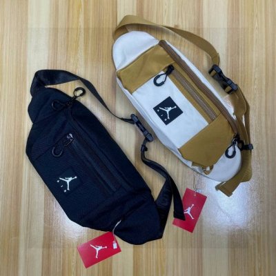 air Jordan Aj乔丹皮标高品质多功能运动休闲腰包 单肩包 斜挎包 原版Logo塑制插扣设计，内部容量可放手机、钱包、口红、充电宝、纸巾、气垫 背面网眼