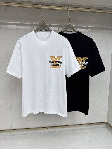 lv 2025Ss春夏最新款短袖T恤，手感柔软，穿着舒适，做工精细.上身效果无敌帅气，码数 M-3Xl