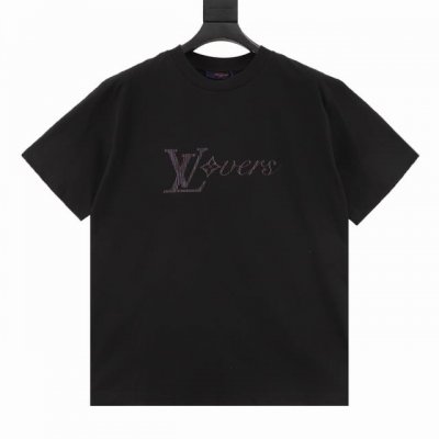 Louis Vuitton Lv Vers短袖T恤 正品8350购入，采用32支精疏棉平纹双纱230克面料，领口1*1配套罗纹，胸口渐变印花工艺，面料酵洗，定制