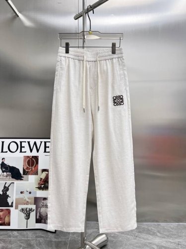 罗意威 Loewe 2025夏季新款 休闲裤 长裤，高端版本！专柜定制面料 透气舒适度高，细节无可挑剔，品牌元素设计理念，体现高品质。手感细腻柔软！呈现休闲裁剪
