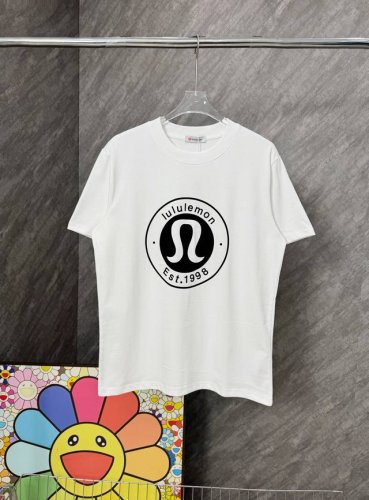 款号 G85 Lulu 大标植绒字母标志圆领短袖 Lululemon官网Zp同步新款T恤 面料采用32支双纱2 克高克重纯棉面料 同缸定织定染原版同色螺纹 进口