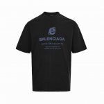 balenciaga 巴黎世家 25Ss 字母印花短袖 当代码美学跃上高定衣橱 Balenciaga Epoch Tee 的数字诗意 在数据洪流与复古情结碰撞的