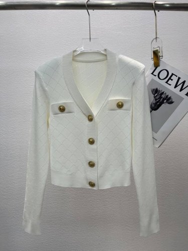 2025春款新款 B家V领菱形格提花开衫 Size: S- L