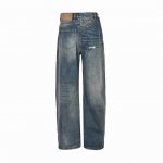 Maison Margiela 马吉拉Mm6 贴片做旧牛仔长裤 定制纹韵牛仔粗斜棉缎，擦压皱猫须技术和枪画猫须技术结合，优先在特定区域进行手工擦制，以达到自然的
