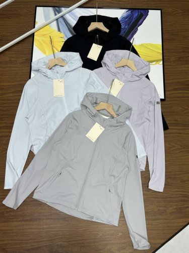 可隆女款防晒衣Kolon Sport Upf90+女款弹力轻薄夹克春夏防晒夹克外套 大身采用华夫格肌理感的原纱线面料，具有Upf90+防晒及透湿功能结合拼接处压