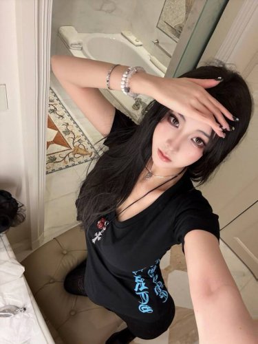 Chrome Hearts V领小版T 简约又非常精致 质感很Nice 小版型超显瘦又百搭 Sml