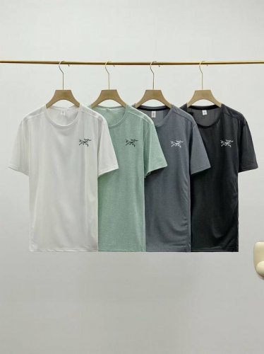 arcteryx始祖鸟户外运动健身通勤速干弹力休闲短袖 速干面料是一种能够迅速吸收并蒸发水分的纺织品，在户外运动中尤为受欢迎，因为它能够有效保持身体的干爽和舒适