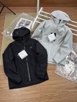 Arc'teryx 始祖鸟Solano软壳两色防水防风透气连帽休闲夹克外套 修身剪裁：Beta Light Weight 通常采用修身的版型,贴合身体曲线，提供