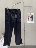 Louis Vuitton路易威登独家专供新款休闲裤 高端版本！独特设计 专柜定制面料 透气舒适度高，细节无可挑剔，品牌元素设计理念，体现高品质。手感细腻柔软！