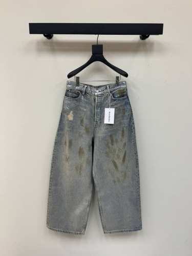 acne*新款彩虹泥染牛仔裤！阔腿做旧微破洞珠光泥染牛仔裤♀ 这款牛仔裤以人鱼珠光色为主调，融合牛仔蜡面质感，呈现出多角度变幻的视觉效果，仿佛波澜般的珠光流动，