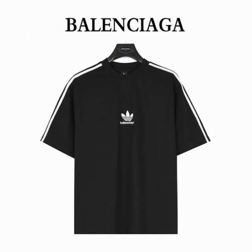 Balenciaga X Adidas联名 三叶草Logo压胶短袖T恤 面料采用300克重磅洗水纯棉 特定重磅21S精棉平纹针织面料 搭配32S+70D拉架螺纹