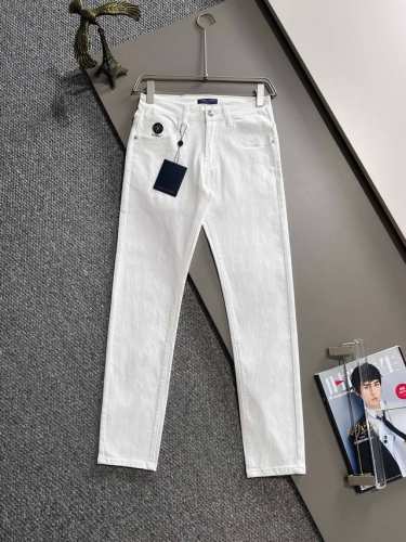 Lv2025夏季新品修身牛仔裤长裤，采用进口客供日本Denim平纹棉质牛仔面料梭织生产，三标齐全，简约不失大气，柔软细腻舒适，上身百搭时尚 码数：28-38 下