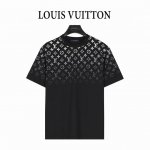 Louis Vuitton 路易威登 满印下幅渐变字母印花T恤 定制280G纯棉精梳面料 透气舒适易清洗 数码印花工艺 老花字母Logo元素看起来非常高级感 超