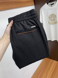 Lp 诺悠翩雅 2025春夏季新款，最新定制原版麻棉休闲裤。原版裤型上身休闲百搭、随性慵懒范，高级定制面料柔软舒适 透气 棉感十足 订制工艺 立体剪裁 上身有型