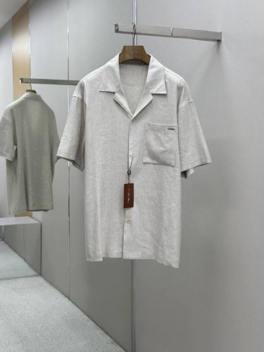 一套 不分开销售 lss新款男士亚麻衬衫 顶级面料 最新款上身版型无敌正 绝对可以闭眼入的款 简约刺绣Logo 低调老钱风 日常上班 户外运动都可以穿着 是时尚