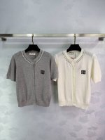 Miu25早春新款圆领字母Logo刺绣手工钉珠亮片休闲针织短袖 百搭款式不挑年龄肤色 2色3码Sml T226B