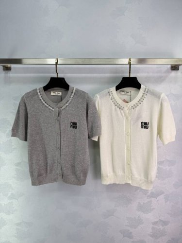 Miu25早春新款圆领字母Logo刺绣手工钉珠亮片休闲针织短袖 百搭款式不挑年龄肤色 2色3码Sml T226B