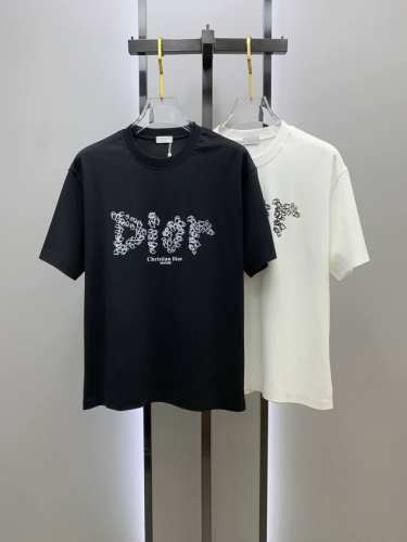 Dior 迪奥 单穿打底都是首选 高定面料 认准袖子下摆是无痕修袖 240克纯棉 2025春夏新品短袖时尚经典圆领短袖时尚单品设计，更加时尚舒适，高标准定制，上
