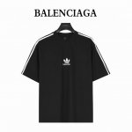 Balenciaga X Adidas联名 三叶草Logo压胶短袖T恤 面料采用300克重磅洗水纯棉 特定重磅21S精棉平纹针织面料 搭配32S+70D拉架螺纹