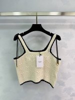 celin*2025新品上架 针织吊带背心 定制Yb全棉纱线织造 柔软亲肤 舒适有型 方圆领针织吊带背心剪裁 领口恰当露肤 美化头肩比例更显瘦 配合系带设计更为