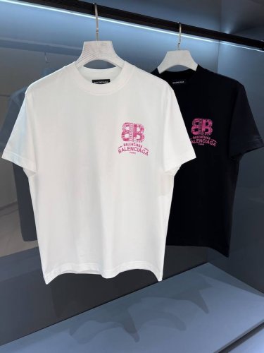 新品 重磅印花 Bal 男士圆领印花短袖T恤 2025Ss春夏新品Os宽松版型 效果更为简约利落,为时尚造型增添一抹独特风采...单穿内搭完美展现 刺绣标徽设计