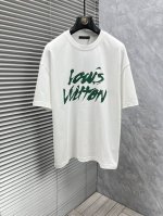 lv家 2025春夏新款男女同情侣款休闲宽松棉质圆领短袖T恤衫！贸易公司渠道稀出，同步官网发售 ！ 2025春夏最新系列，经典时尚设计元素，为全新系列注入满满活