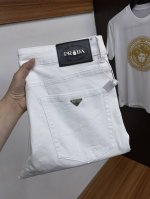 普拉达 25春夏新品 修身原单男士小直筒水洗牛仔裤纯血统品 每季必出的类型，无需质疑的热卖王牌单品，符合四季最佳的搭配色号 整体的风格延续了Slp的基调，通体融