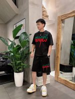 品牌 Gucci 古奇 2025圆领短袖短裤套装 纯棉面料上身不会闷热，爽滑舒适的亲肤效果更加透气，面料自带肌理感 经典徽标工艺 独有的角度全新演绎 时尚百搭首