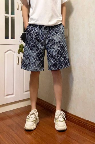 上新！ Lv Louis Vuitton扎染纯棉水洗牛仔短裤！宽松版型！ 定制Lv纯棉扎染牛仔面料！重工扎染工艺 全棉牛仔品质拉满！ 订制Logo金属抽绳头！5