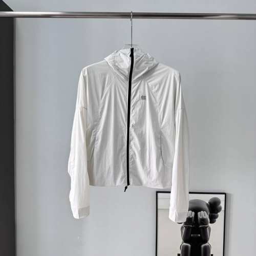 kolon ｜可隆 女士防嗮衣 连帽皮肤衣 颜色：白色、黑色、 尺码：M、L、Xl、Xxl、 ■ Upf ＋防晒衣 ■ 面料：84.6％锦纶 11.1％氨纶 4