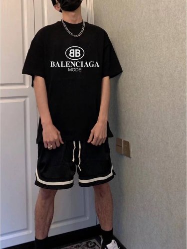 balenciaga巴黎世家Mode短袖半袖T恤 采用230G双纱100%精梳纯棉面料 螺纹定织定染无色差！采用过肩拉条工艺，百洗不变形！ -采用高端印花，百洗