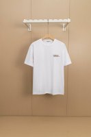 挂拍图 对版刺绣 Dior 迪奥 蛇年苹果短袖T恤 官网一致 *定制280克全棉面料，面料柔软，亲肤舒适 *前幅刺绣蛇年字母标识 *非常简约大气的一款 无论是上
