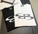 100 2025 新款春夏丝光棉200克重短袖T恤上新：Balenciaga经典大气的双B字母标志性的硅胶工艺搭配很显气质又立体，是春夏内搭外穿的不二选择！ 颜