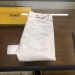 新品 Fend.. 男士时尚牛仔长裤！贸易公司渠道稀出，领先官网发售！最新裤装单品奉献，所有品质控男粉必须入手的极品，这样一条段位的牛仔裤，担得起世所罕见！ 此