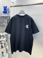 ck 高克重 2025夏季新款印花立体浮雕凹凸字母Logo最新品短袖 Dd 专柜同步有售，原单狠货，时尚进口原版科技面料，上身舒适透气，原版定制五金辅料，上身帅