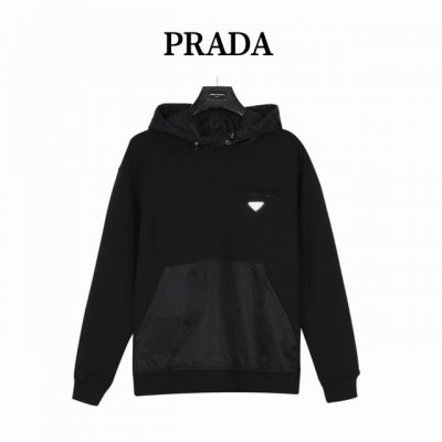 prada 普拉达 尼龙拼接连帽卫衣 官网同款，简约大气，采用高支高密双股空气层长绒棉面料，兼具保暖跟舒适，五金辅料跟原版，尼龙拼接设计，更具特色。 Size: