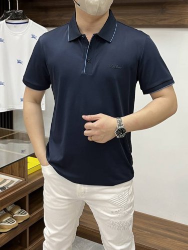 Lp-2540Ss开春新款 时尚大爆款翻领T恤 休闲时尚外穿 内搭必备款 舒适好看上身可见 定制进口高端丝光面料 手感细腻丝滑有质感 上身舒适透气清爽 穿着时尚