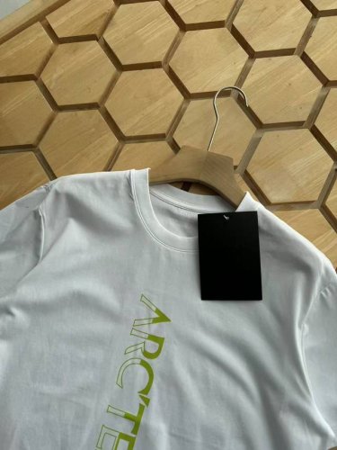 Arc'teryx 始祖鸟圆领短袖T恤 男女同款 -面料采用260G纯棉面料，达到透而不露的黄金平衡点，完美规避透视尴尬，成衣尺寸稳定，多次机洗仍能保持初始廓形