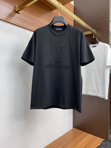 lv路易威登 2025新款原单男士休闲阔版短袖T恤！高端定制 高版本 时尚百搭爆款 宽松版 原版进口双股纯棉面料 螺纹袖口.领口衣摆 手感超柔软细腻 穿着亲肤舒