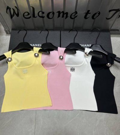 新品上线 款号:28921#拿货 #罗意圆扣Logo背心实拍图