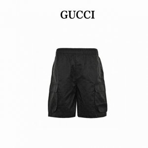 gucci 古驰 24Ss 暗纹双G提花工装短裤 灵感源自意大利传奇海岸线上迷人的海滨俱乐部，传递海滨生活的醉人魅力，这款方形剪裁短裤以轻质Gg尼龙提花面料匠心