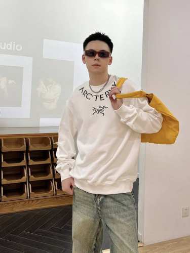 始祖鸟 专柜最新款男士必备款衬衫，100%天然棉，舒服透气，原单狠货，原版面料，柔软舒适，上身高端又奢华，足够场面的档次，这款衬衫无不骄傲的让你满意有面子 尺码